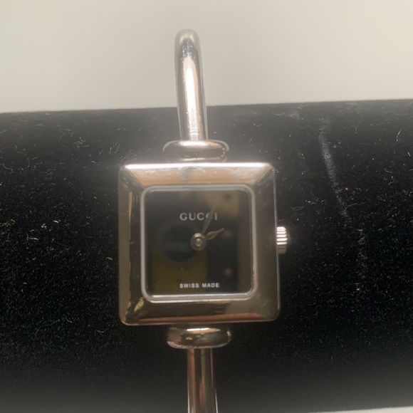 Gucci square bangle watch - Picture 2 of 5